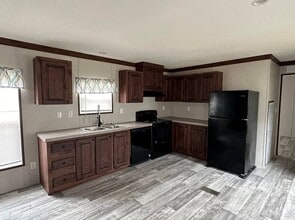 Building Photo - 3150 Plateau Dr