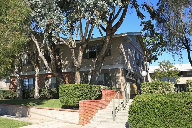 Building Photo - 7576 Parkway Dr