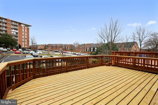 Building Photo - 208 Gretna Green Ct