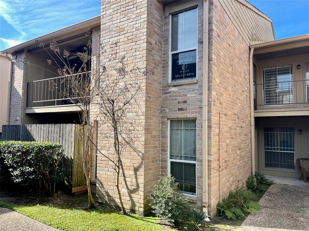 Primary Photo - 700 Thicket Ln