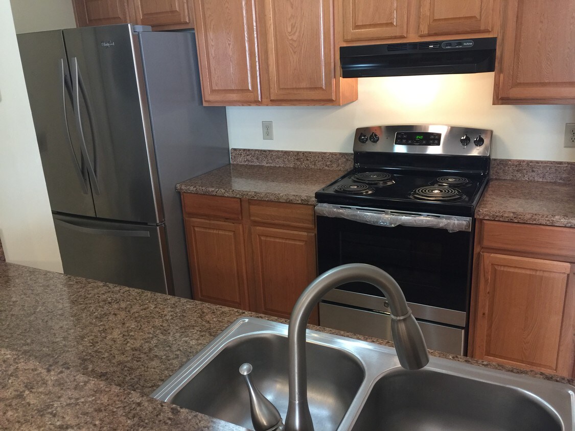 Kitchen - 106 Lantana Ln