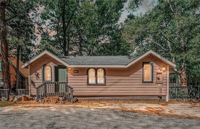 Foto del edificio - 590 Oak Knoll Cir