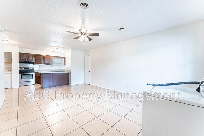 Foto del edificio - 1605 Juniper Cir