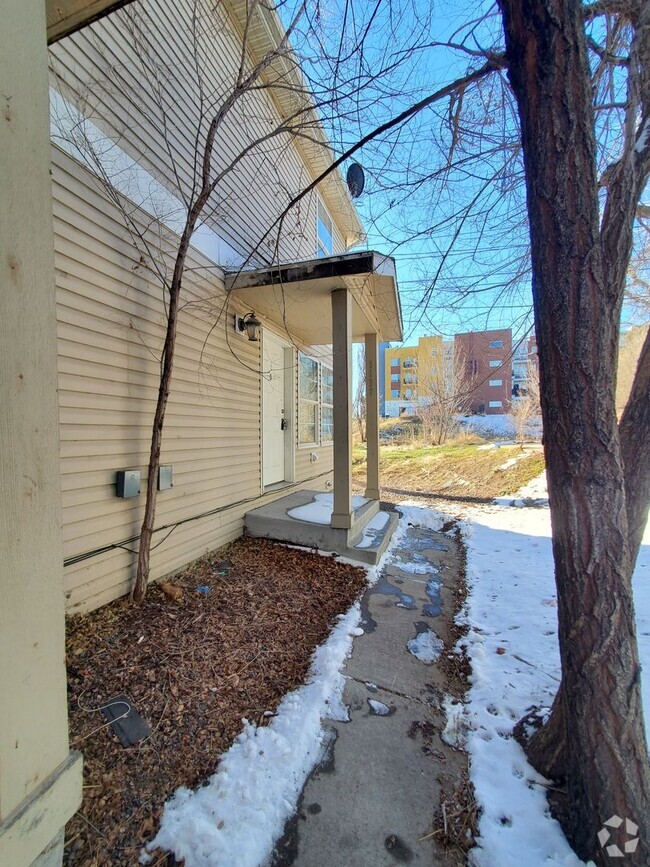 Building Photo - 1137 S Navajo St