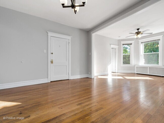 Building Photo - 3132 N Harding Ave