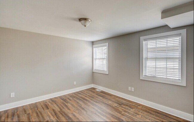 Building Photo - 412 S Charleston Ave