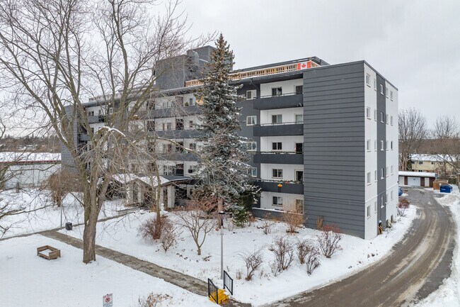 Photo du bâtiment - 252 King St E