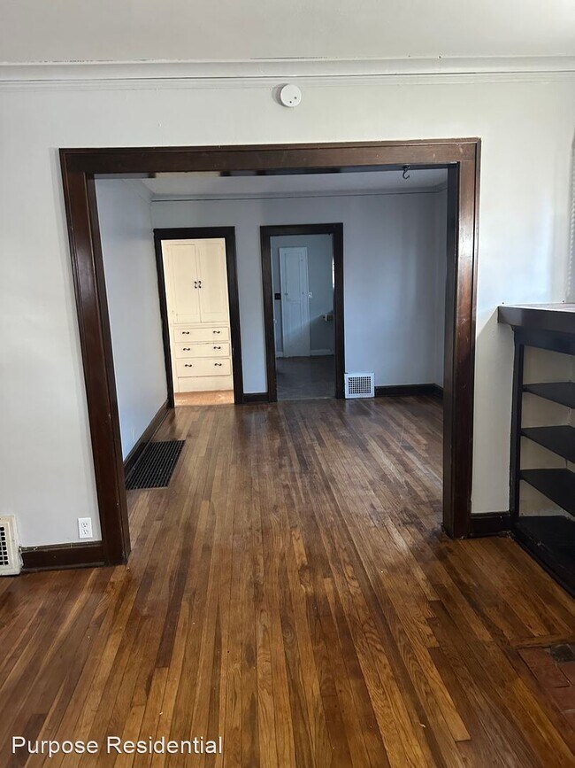 Building Photo - 2 br, 1 bath House - 1300 E 62nd St