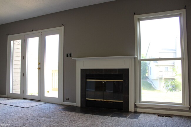Building Photo - 3 br, 2.5 bath Condo - 2028 Bancroft Dr