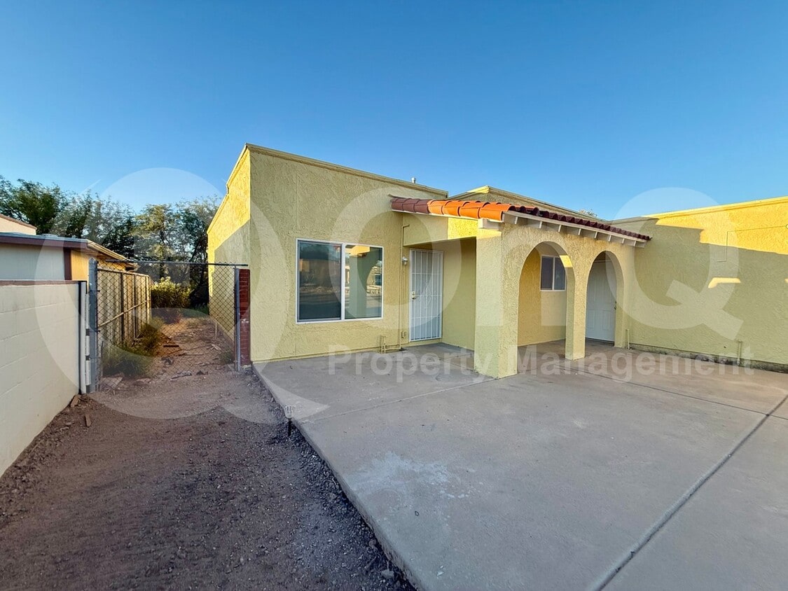 Foto principal - 2921 W St Tropaz Ave