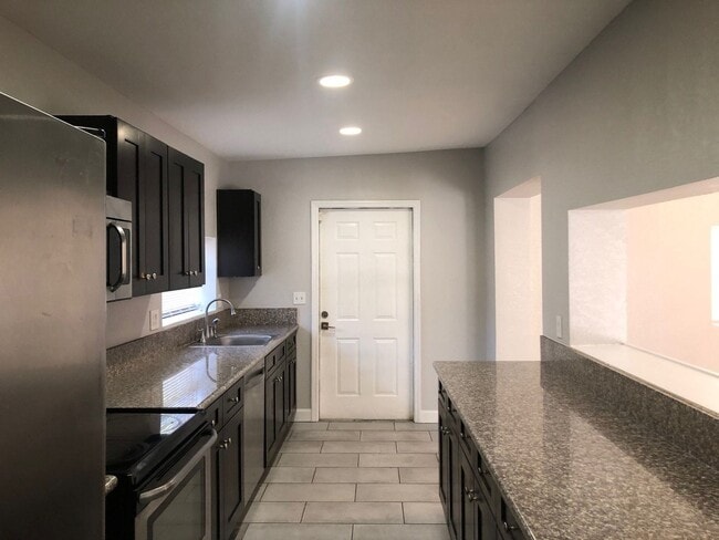 Building Photo - Beautiful, 3/2 Pool Home COMING SOON!