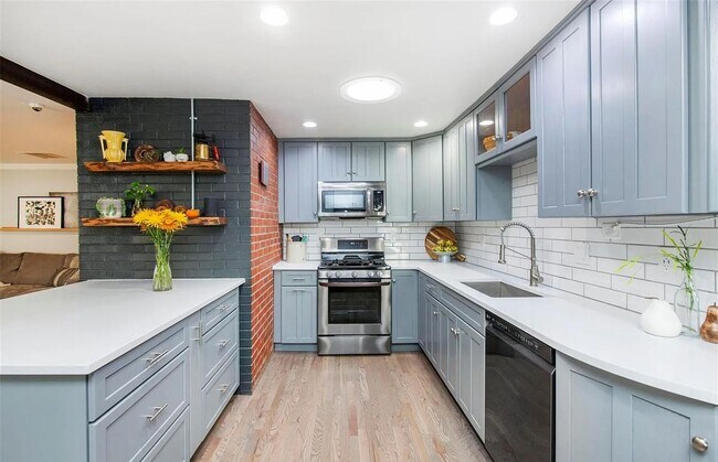 Foto del edificio - 7201 W Ellsworth Ave