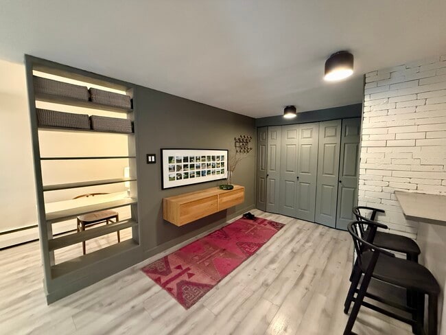 Building Photo - 1090 N Lafayette St