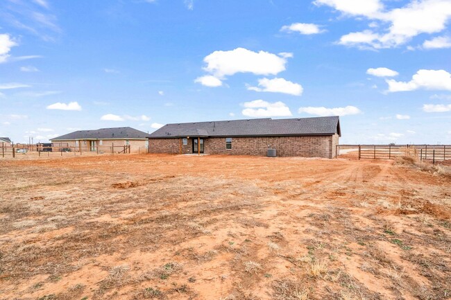 Building Photo - Country Living In Idalou ISD!