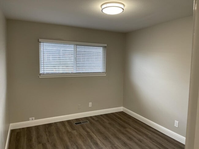 Building Photo - 5785 Lalor Dr