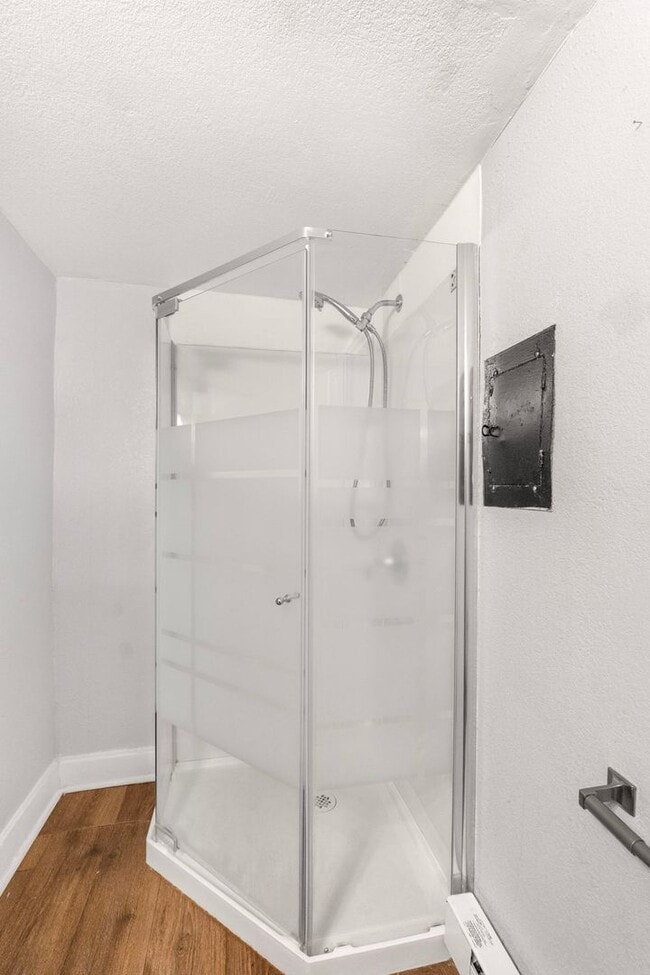 Foto del edificio - One bedroom available for a move in right ...