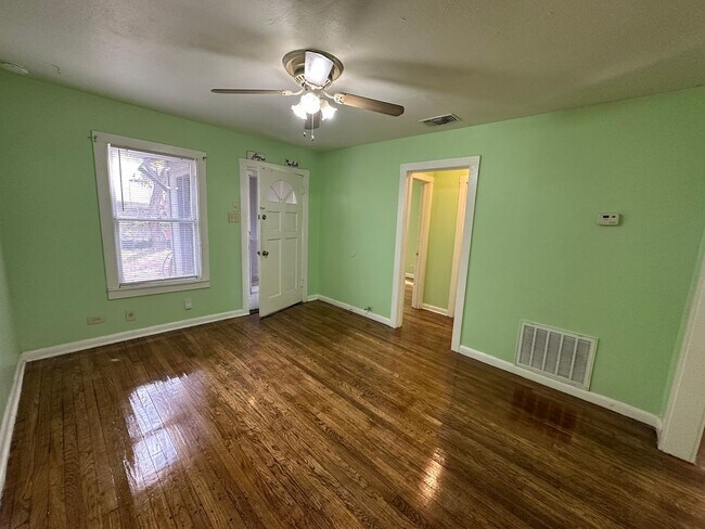 Foto del edificio - 2-BEDROOM DUPLEX IN MAHNCKE PARK