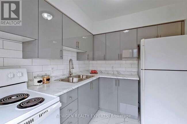 Photo du bâtiment - 28 Rexdale Blvd