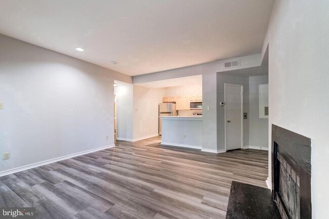 Building Photo - 3903 Penderview Dr