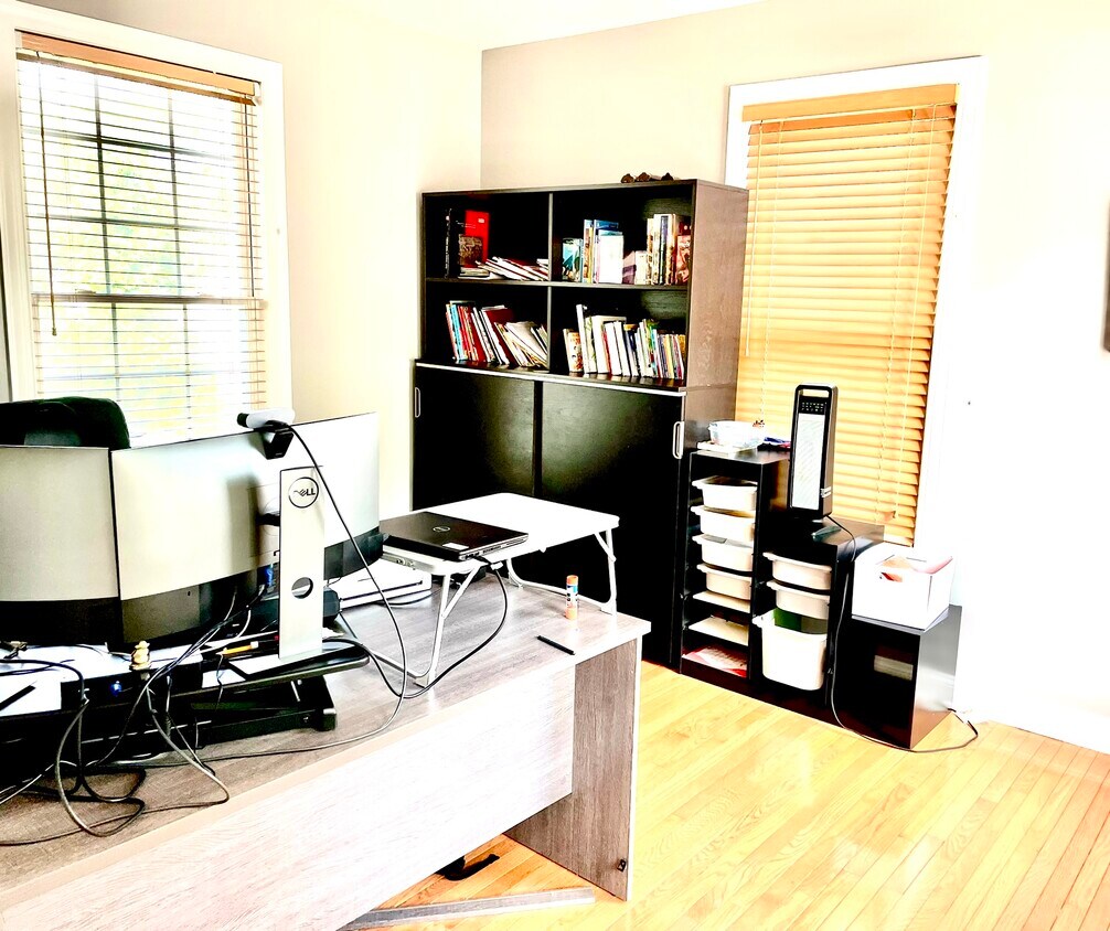Foto principal - 31 Newtown Blvd