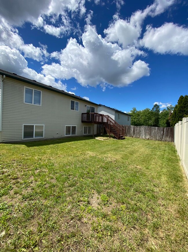 Building Photo - Newly remodeled 4 Bedroom in CDA Place