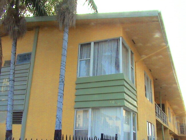 Building Photo - 1065 S Norton Ave