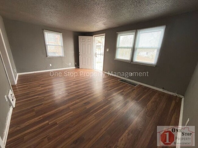 Foto del edificio - 4 Bedroom/ 1.5 Bathrooms in Kansas City!