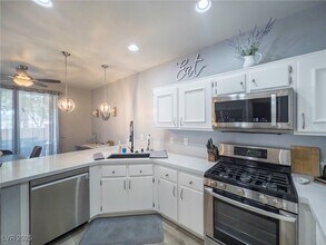 Building Photo - 251 S Green Valley Pkwy