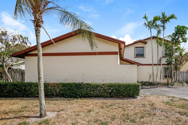 Foto del edificio - 4066 NW 1st Pl
