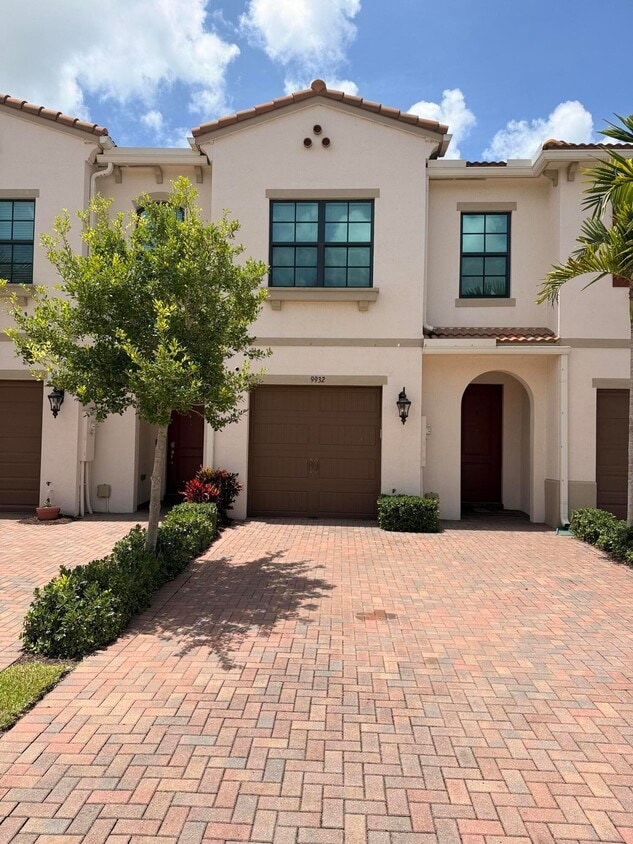 Primary Photo - 9932 Brickhill Dr