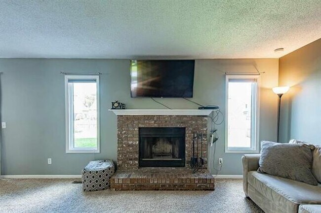 Foto del edificio - 2218 Autumn Lake Pl