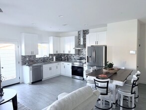 Building Photo - 66191 Mission Lakes Blvd