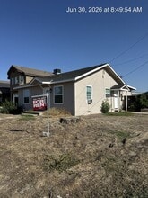 Building Photo - 1104 E K Ave