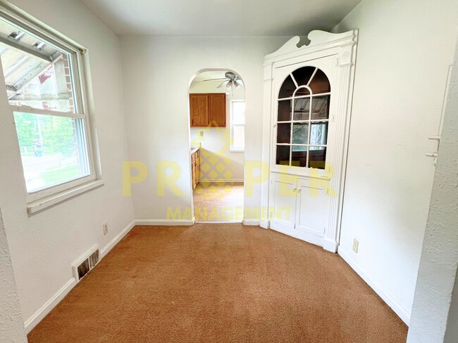 Building Photo - 3 BEDROOMS 1 BATHROOM HOUSE