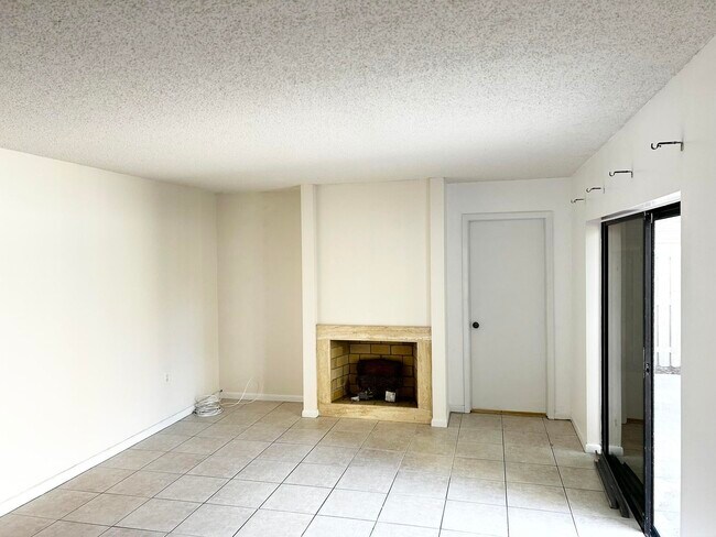 Building Photo - 1620 16th Ln