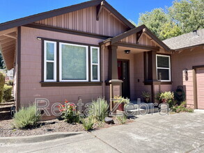 Building Photo - 233 Craftman Ct