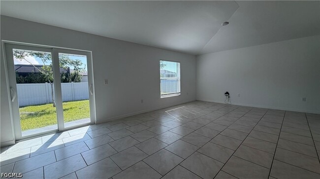 Building Photo - 2901 NW 18th Pl