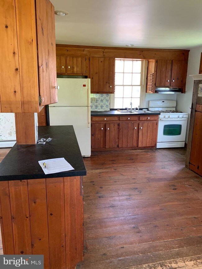 Building Photo - 9856 Holly Hill Ln