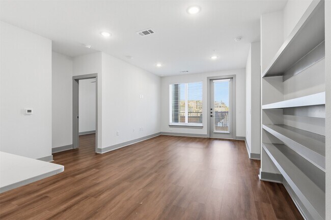 Foto del edificio - 1950 Winrock Blvd