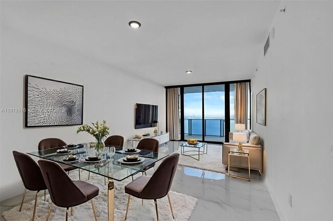 Foto del edificio - 700 NE 24th St