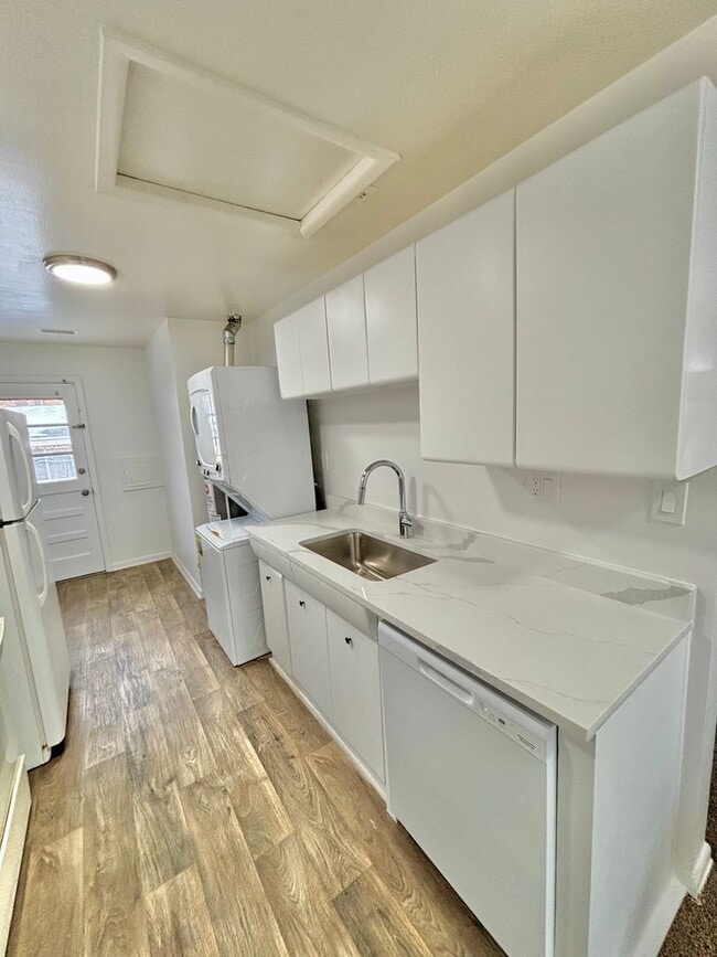 Photo - Sunlit University District Bungalow — Bright, Inviting & Available Now!! Apartment