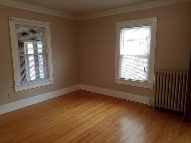 Building Photo - 123 N Maple Ave