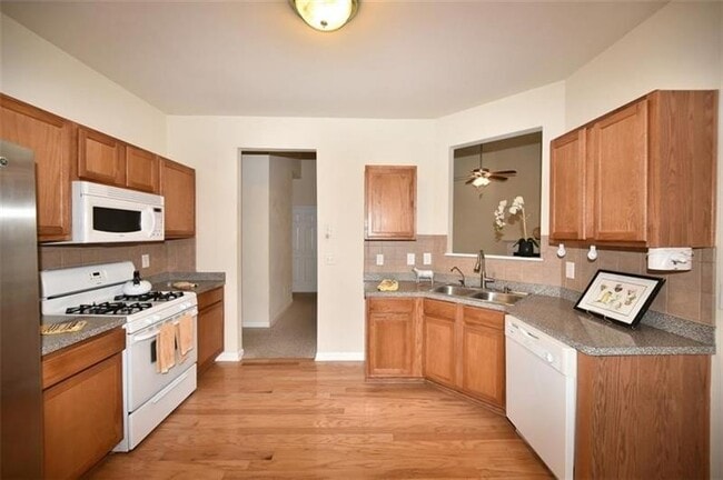 Building Photo - 990 Pebble Creek Trail