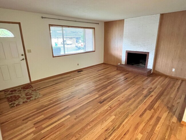 Foto del edificio - Rockwood area 3 bedroom ranch on corner lot