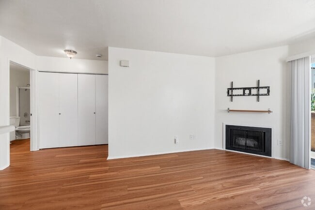 Building Photo - 215 Woodland Pky