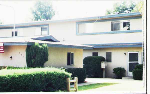 Building Photo - Vista Glen Apartments