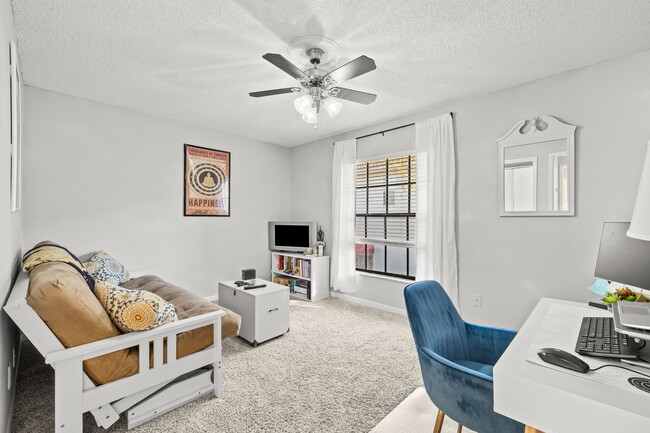 Apartamentos en Albany | Tampa, Florida | Sala de estar - Albany Townhomes