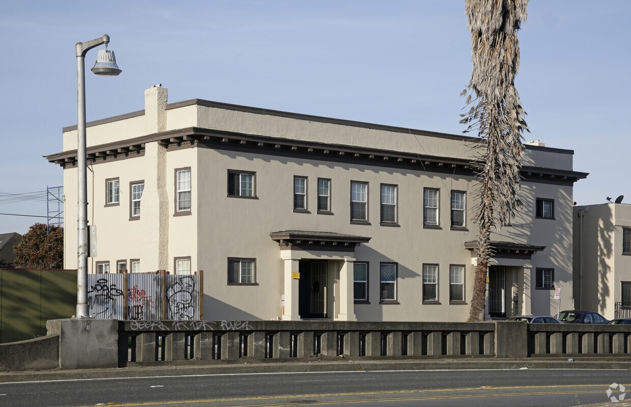 Primary Photo - 961-965 W MacArthur Blvd