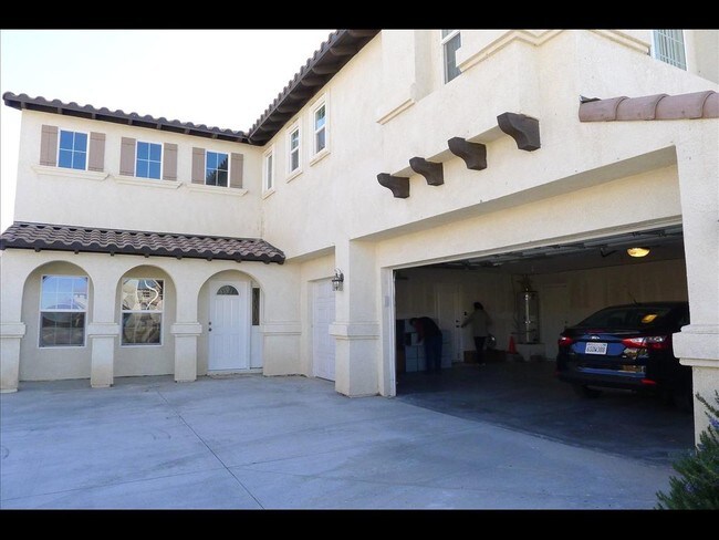 Building Photo - 12649 Water Lily Ln