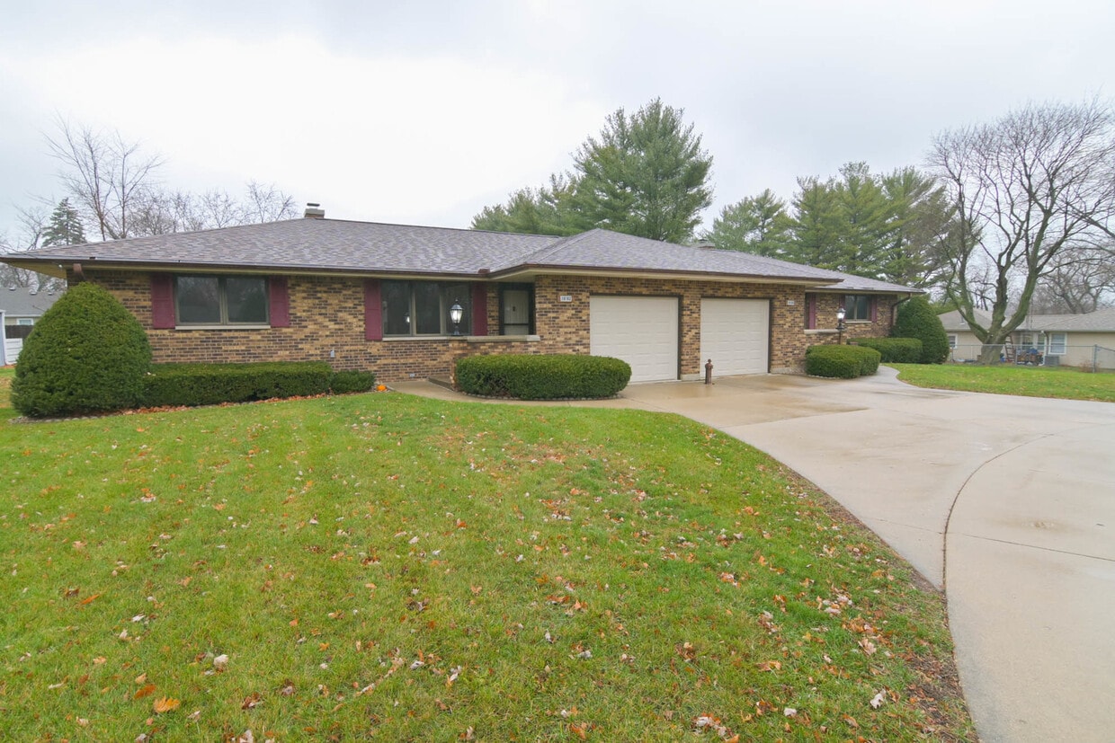 10162 W Wadsworth Rd, Beach Park, IL 60099 Townhome Rentals in Beach